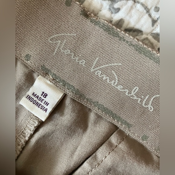 Gloria Vanderbilt straight leg pants size 18 biscuit - Picture 2 of 4